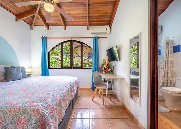 Paradise With Poo, One-bed Gem Hébergement de vacances