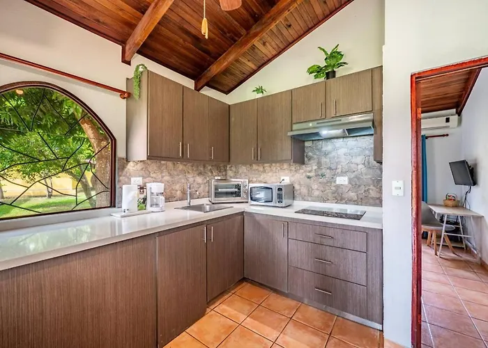 Paradise With Poo, One-bed Gem *